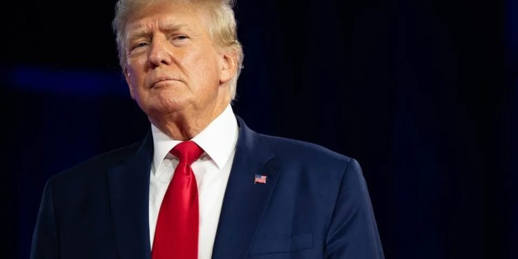 Hallan evidencias obstrucción en caso redada mansión de Trump