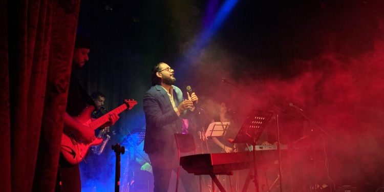 Manerra ofreció una noche con sabor a Mantequilla y Café a casa llena en Chao Teatro
