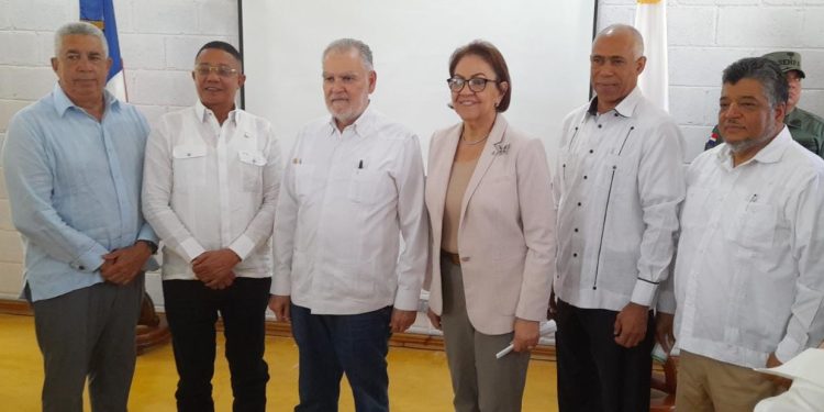 Ministro Medio Ambiente juramenta Comités de Vigilantes de Bosques de la Cordillera Central