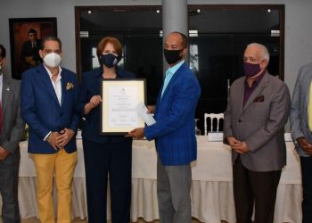 “El ministerio es un almacén de personas y pago deudas políticas”