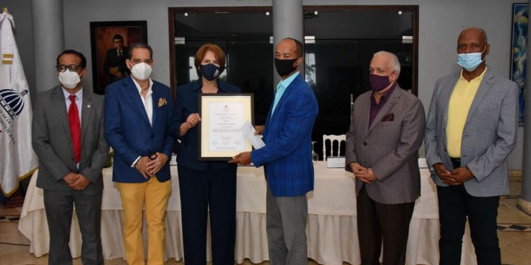 “El ministerio es un almacén de personas y pago deudas políticas”