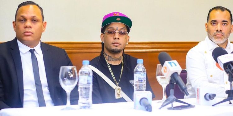 Nueva etapa de Rochy RD: limpia su entorno y se lleva de consejos de sus abogados