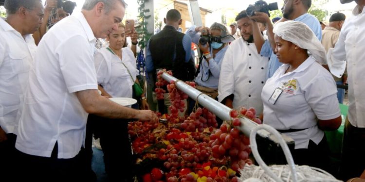 Abinader anuncia entrega de 6 millones de raciones alimenticias en «Navidad del Cambio 2022»