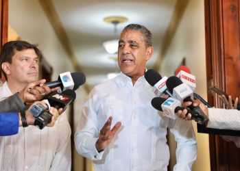 Adriano Espaillat solicita retirar alerta emitida por la Embajada de EEUU en RD