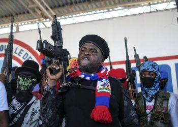 Banda armada anuncia la liberación de terminal petrolera de Puerto Príncipe