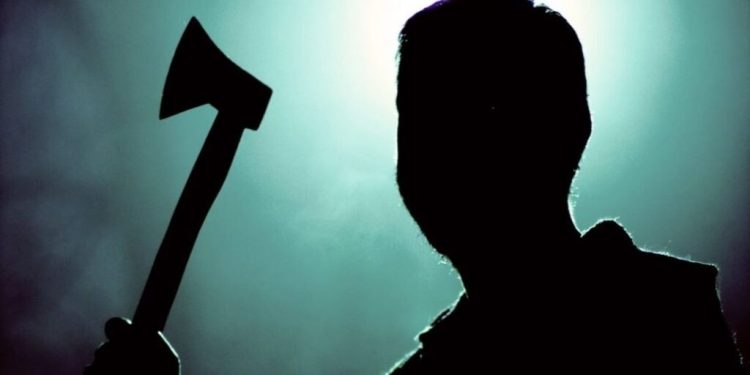 Hombre ataca con hacha a su pareja en Hato Mayor