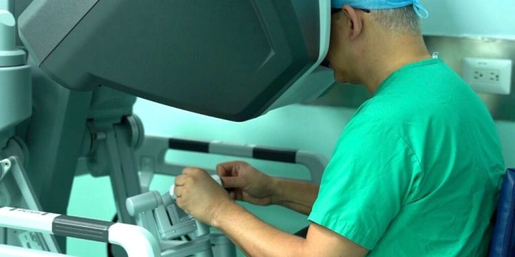 HOMS estrena robot quirúrgico Da Vinci Xi