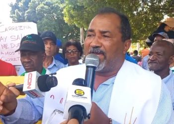 Marchan en comunidad de Dajabón en demanda de arreglo de carretera