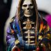 Música, dulces y flores para honrar a la Santa Muerte