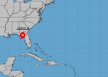 Nicole disminuye la fuerza de sus vientos en el noroeste de Florida