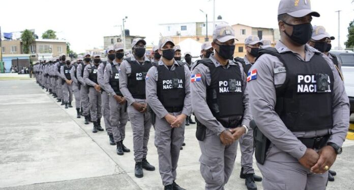 Policía Nacional anuncia aumento de salario mínimo a sus agentes