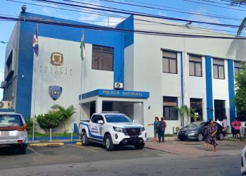 Policía detiene en Puerto Plata 74 haitianos ilegales, apresa una mujer y tres hombres por acciones delictivas