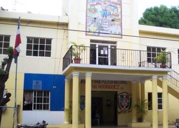 PN apresa conserje escuela pública Santiago Rodríguez acusado de abuso sexual a estudiante menor de edad