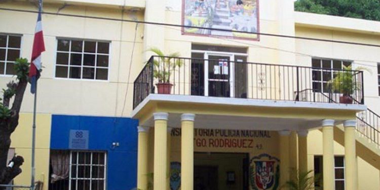 PN apresa conserje escuela pública Santiago Rodríguez acusado de abuso sexual a estudiante menor de edad