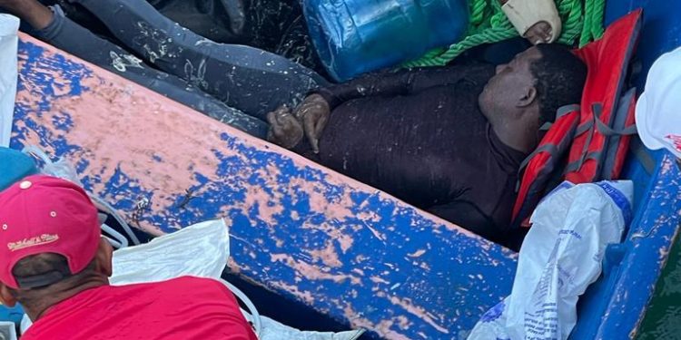 Fallece un pescador y otro resulta lesionado mientras realizan labores en el banco bajo de la Plata en el Océano atlántico