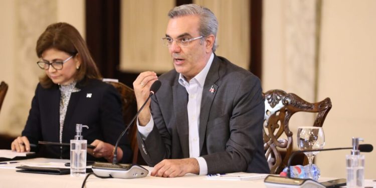 Abinader dirige encuentro con funcionarios para abordar detalles sobre X Censo Nacional