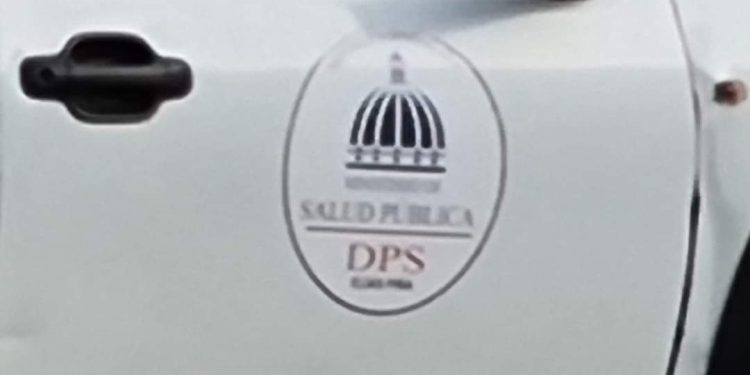 Cesfront detienen vehículo de Salud Pública por traficar con indocumentados en Elías Piña 