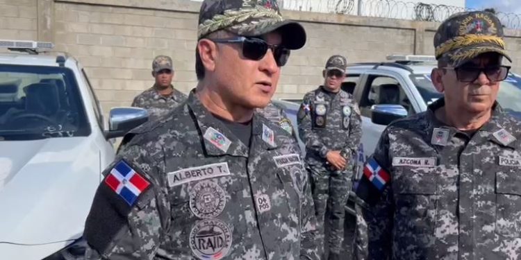 Director PN entrega nuevos vehículos a Santiago para  fortalecer  patrullaje