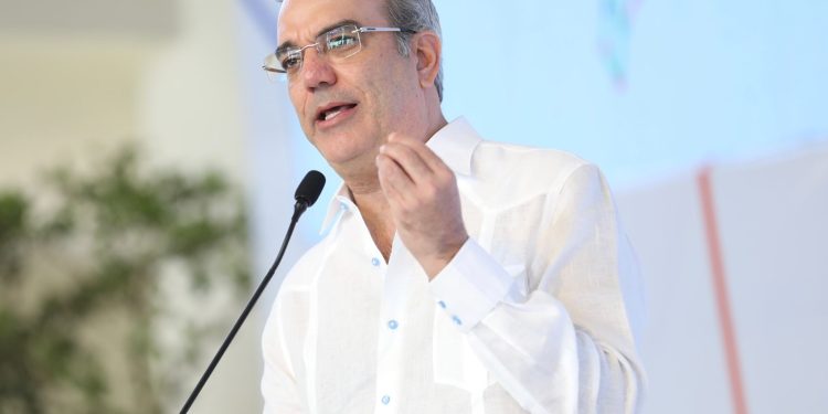 Presidente Luis Abinader afirma inversiones transformarán a Manzanillo