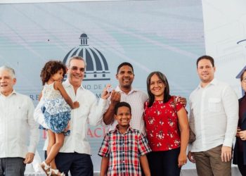 Abinader entrega 40 apartamentos en segunda etapa de “Mi Vivienda La Barranquita Santiago”