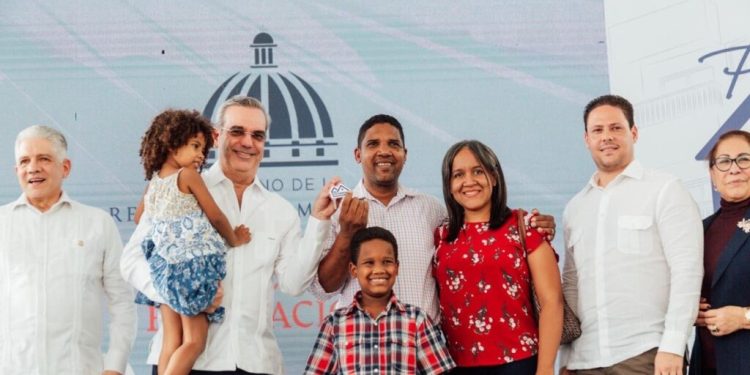 Abinader entrega 40 apartamentos en segunda etapa de “Mi Vivienda La Barranquita Santiago”