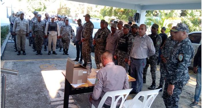 Policías de la Direccion Regional Noroeste reciben bonos navideños