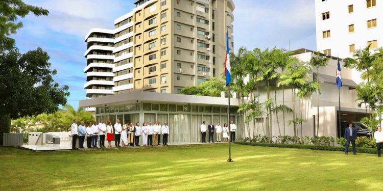 Abinader encabeza inauguración de casa presidencial en Santiago