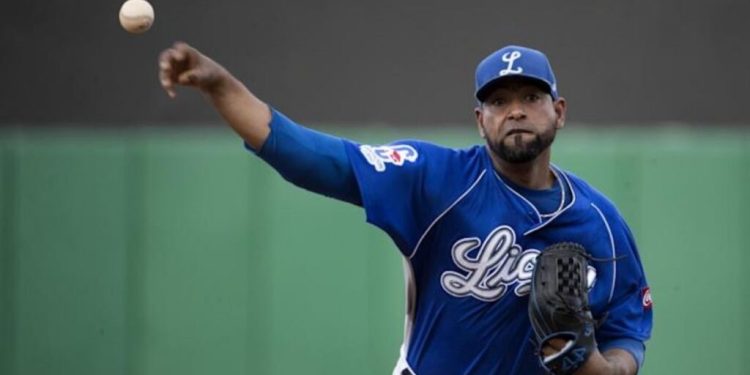 César Valdez, el Lanzador del Año en el béisbol dominicano