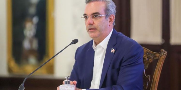 Abinader inicia feria navideña del Inespre que venderá combos a bajo costo