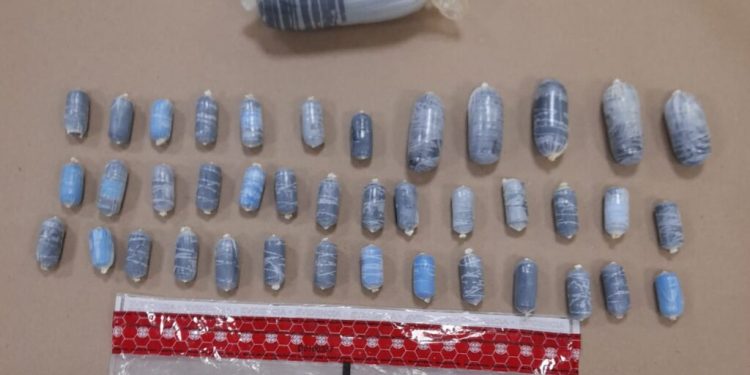 Detienen en el AILA mujer con droga en sus partes íntimas y el estómago