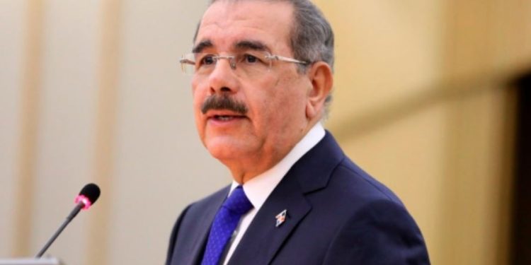 Expresidente Danilo Medina da positivo al COVID
