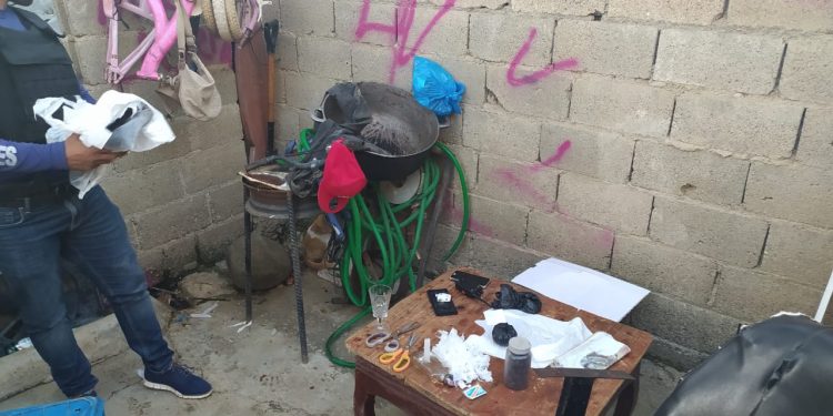 Ocupan sustancias prohibidas, arma de fuego, municiones, motocicletas, celulares y dinero en efectivo.