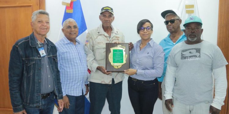Productores de Arroz reconocen a gobernadora de Montecristi