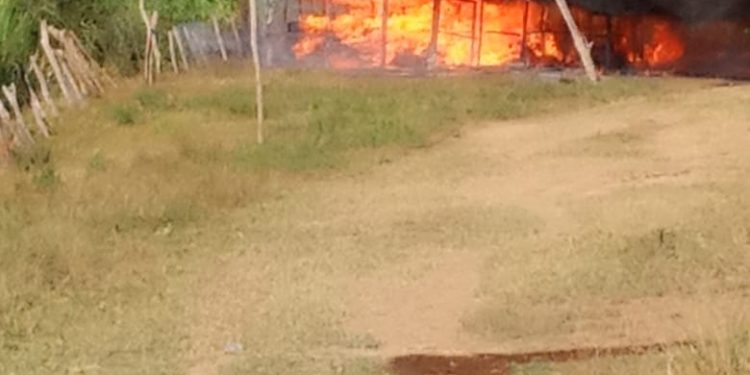 Incendio reduce propiedad de familia Mateo en los Michez Dajabón