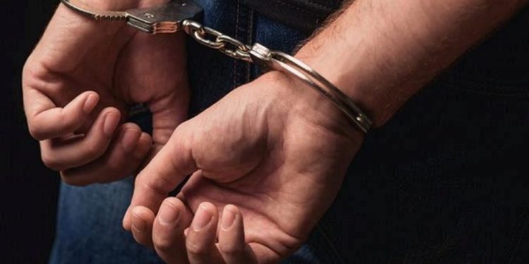 Arrestan hombre que golpeó con un palo a su pareja sentimental en Los Alcarrizos