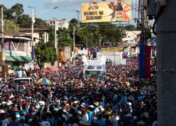 Miles de haitianos marcharon para implorar la ayuda divina ante la crisis