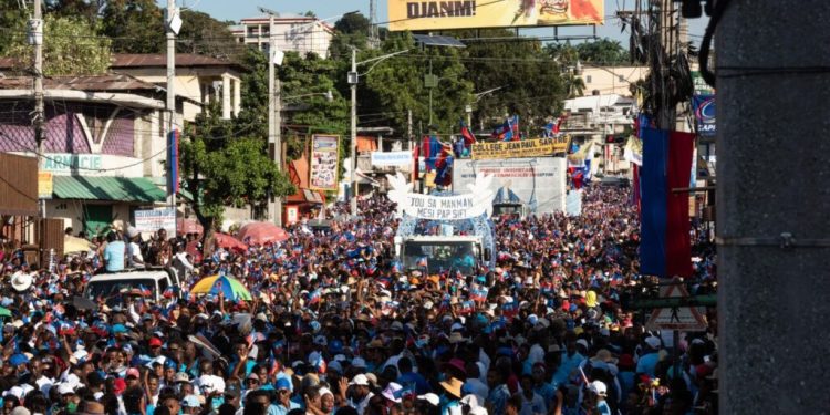 Miles de haitianos marcharon para implorar la ayuda divina ante la crisis