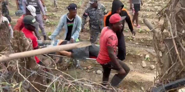 Policía mata uno de tres presuntos delincuentes asaltaron comerciante en Villa González y robaron más de 100 mil pesos