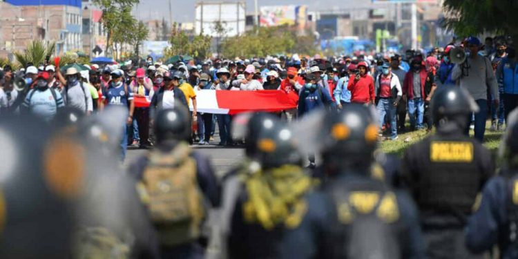 Entra en vigencia el estado de emergencia en Perú