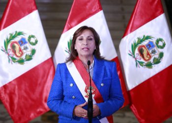 Manifestantes que piden renuncia de Dina Boluarte ocupan aeropuerto de Arequipa