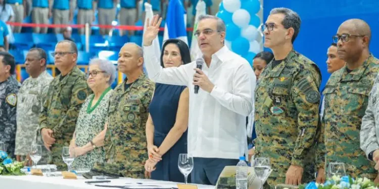 Presidente encabeza graduación de programa del Servicio Militar Voluntario