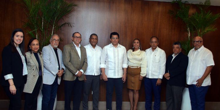 Ministro de Turismo anuncia 250 millones para promover el destino Santiago