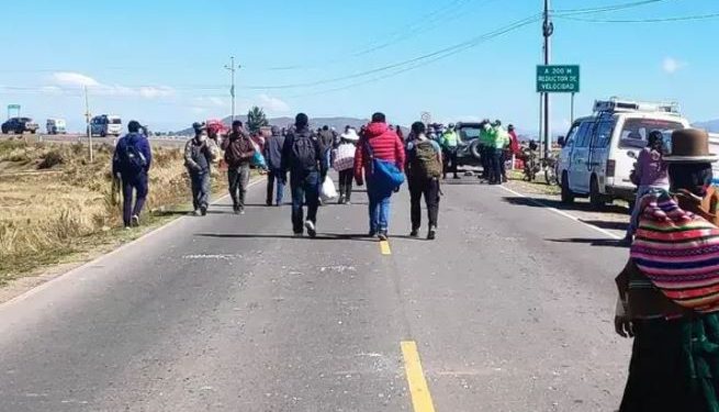 Suben a 100 los puntos con tránsito interrumpido en Perú por las protestas