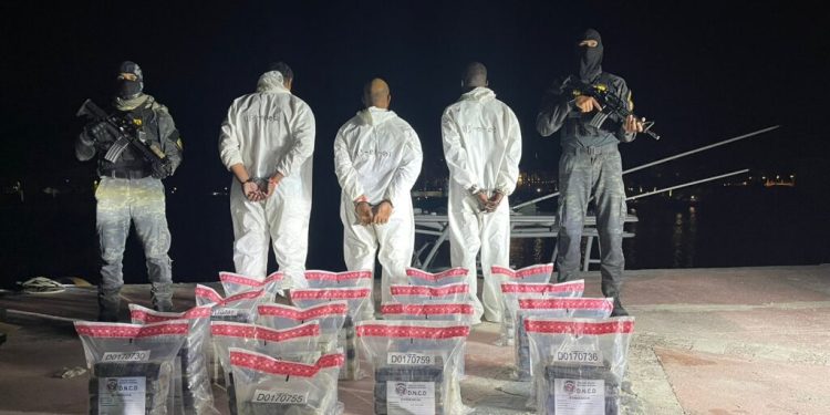 Ocupan 112 paquetes de presumiblemente cocaína en La Altagracia