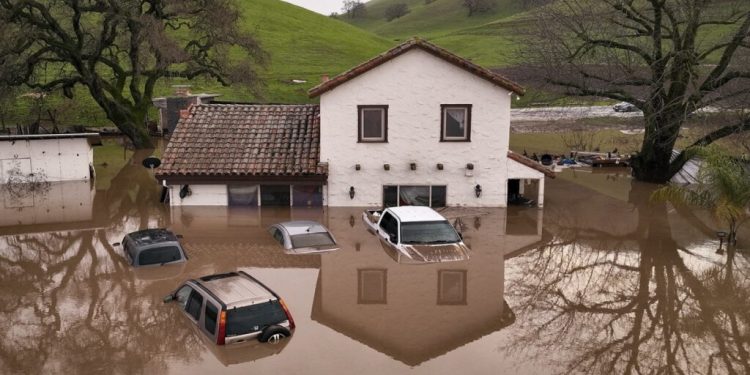 17 muertos por tormentas en California, entre ellos dos niños