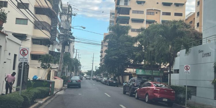 43 vehículos fiscalizados en primer día de «Parquéate Bien» en Naco