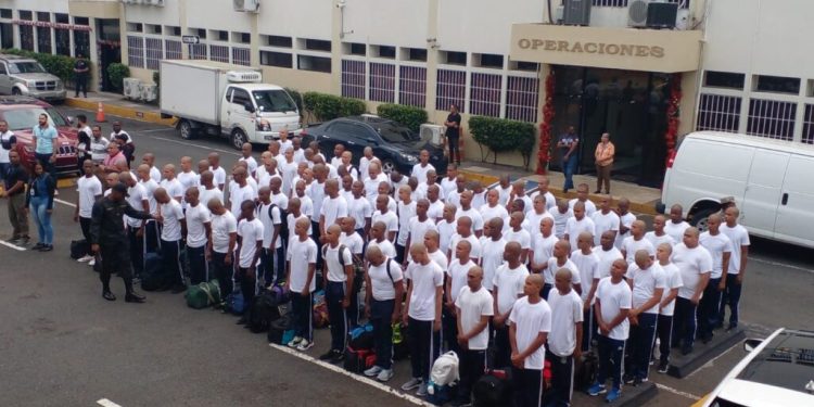 Ingresan a la DNCD  100 nuevos aspirantes a agentes y binomios caninos