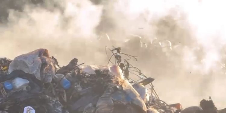 Más de 15 mil personas enfermas por humareda de vertedor en Villa Vásquez