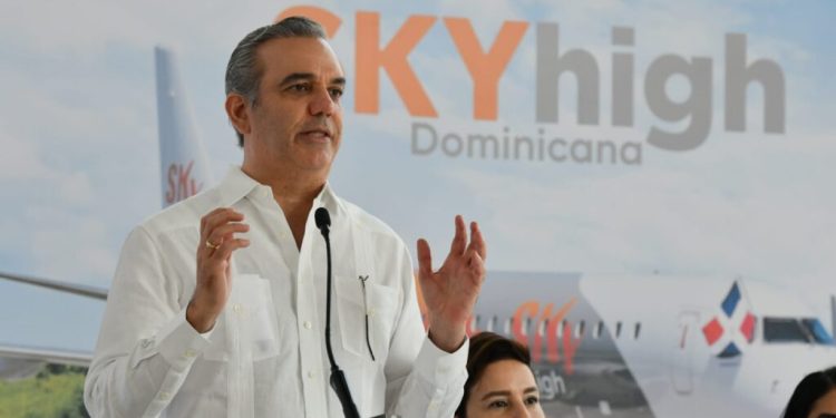 Abinader pide a congresistas aprobar ley de fomento y competitividad de la aviación civil