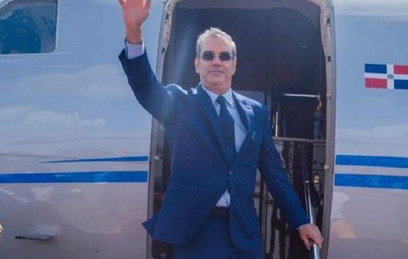 Avión del presidente Abinader presenta desperfecto mientras iba rumbo a Argentina